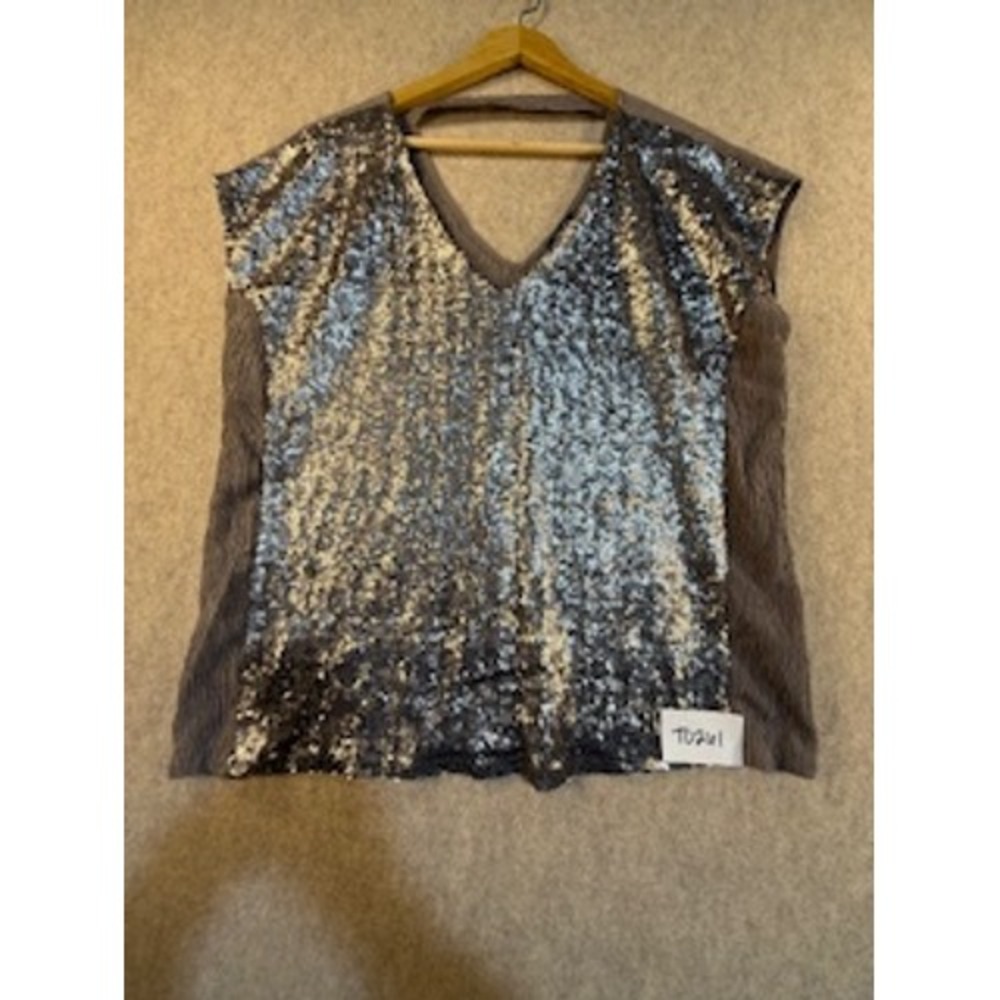 Stella & Dot Silver Sequin‎ V-Neck Top with Back Cutout Taupe Size Medium